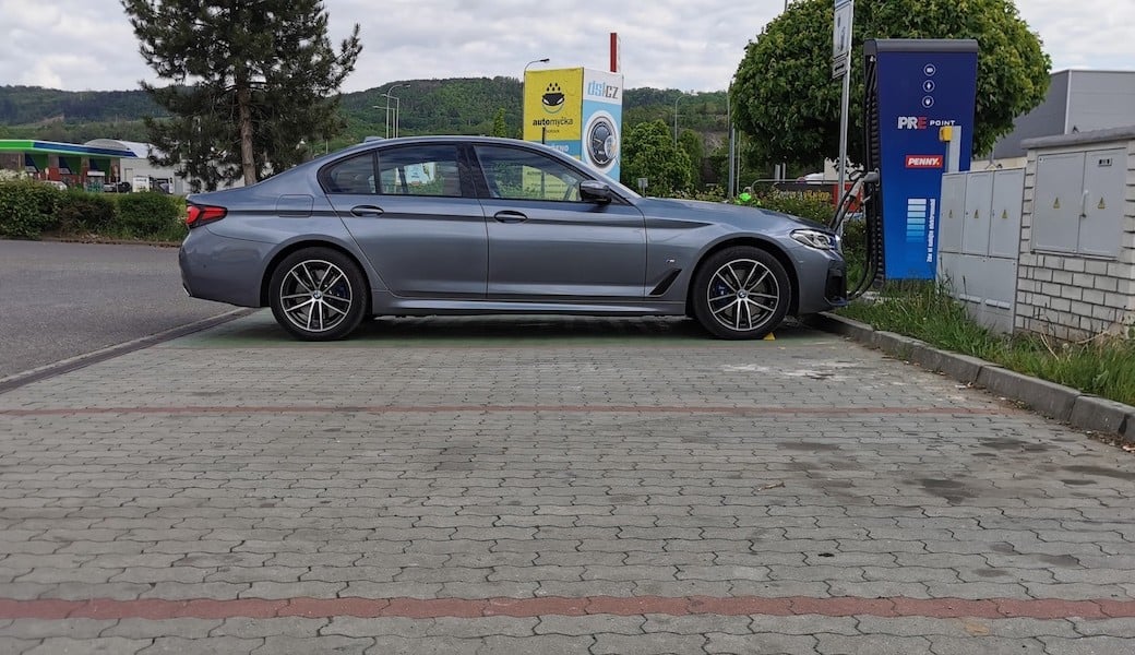 Reálná spotřeba benzínu a elektrický dojezd plug-in hybridu BMW 530e xDrive