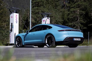 S čipem či aplikací ČEZ nyní nabijete i na Ionity. Levné to ale není