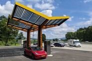 Tesla rozšiřuje agregační službu MultiPass po Evropě