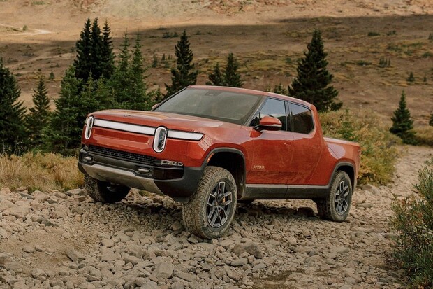 Rivian odkládá dodávky modelů s baterií Explore Package a Max pack až na rok 2023