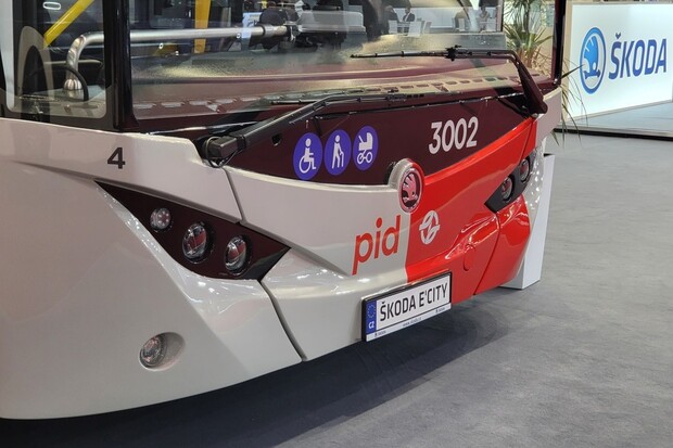 Praha plánuje obří nákup elektrických autobusů a novou elektrifikaci linky