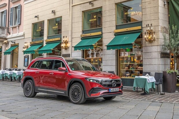 Elektrický Mercedes-Benz EQB má české ceny. Sveze až sedm lidí