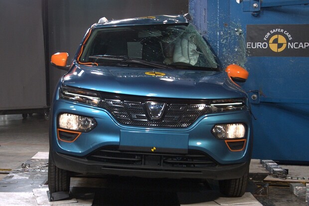 Crashtest Euro NCAP pro tři nové elektromobily. V Renaultu slavit nebudou