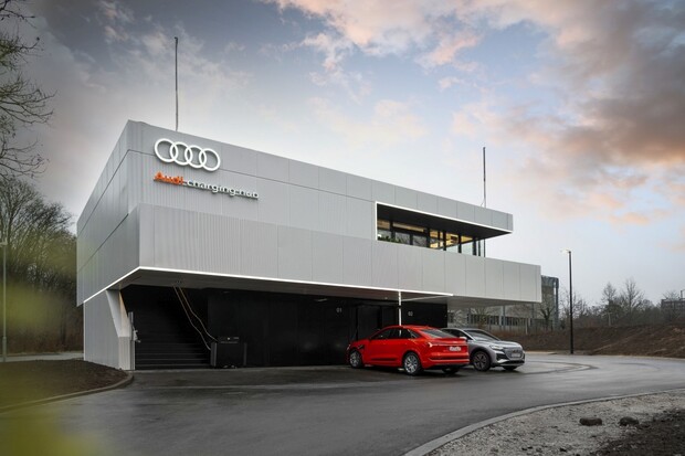 Audi otevře první nabíjecí lounge. Ještě před Vánoci