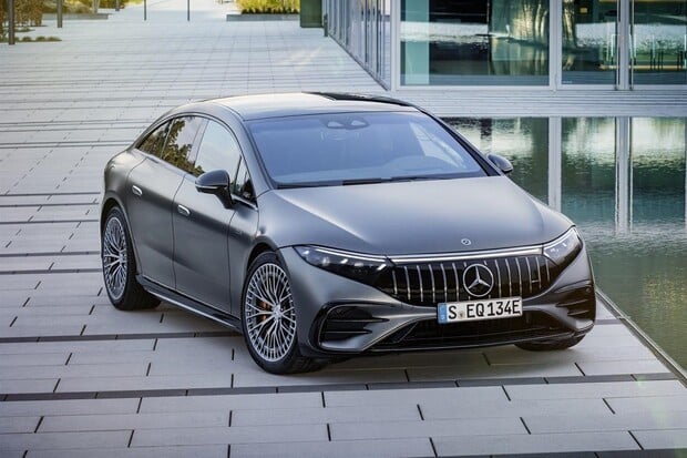 Vysoce výkonný Mercedes-AMG EQS 53 vstoupil na český trh. Nabídne toho hodně