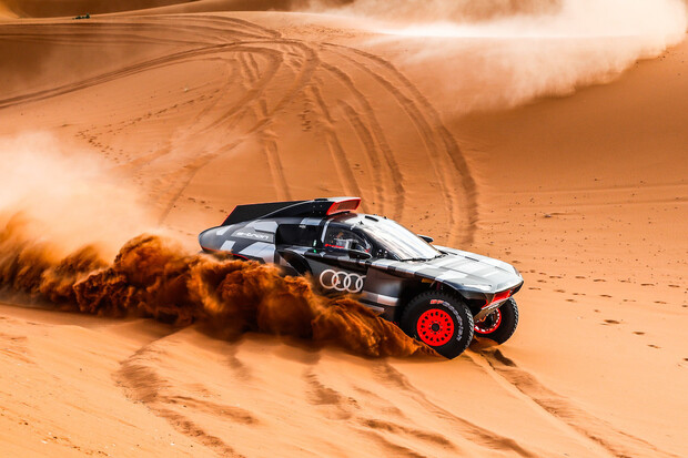 Audi RS Q e-tron na Dakaru: bojují s problémy, ale jsou rychlé