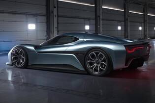 Tajemný rytíř z Nordschleife odhalen. Jede až 313 km/h