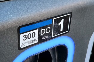 Samé třístovky. PRE otevřela jubilejní nabíjecí stanici, nejsilnější v Praze