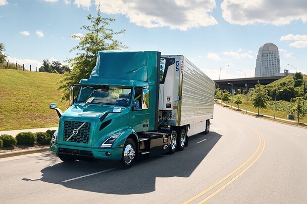 Volvo výrazně prodloužilo dojezd svých elektrických kamionů