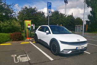 Hyundai Ioniq 5. Jak si notuje vysoká karoserie s dálničním tempem?