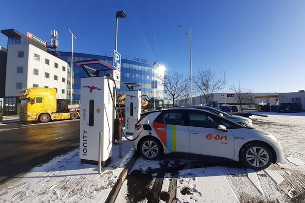 Kartu E.ON Drive nově akceptují i dobíječky elektromobilů Ionity
