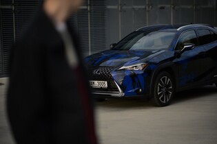 Lexus UX českého návrháře je jediný na světě a projíždí Prahou