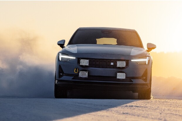 Polestar 2 Arctic Circle je ideální nástroj na rally. Nechybi mu hřeby a lopata