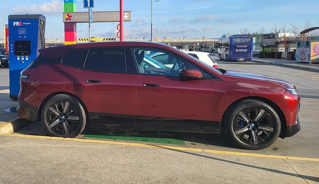 BMW iX xDrive 40. Má menší baterie na dálnici vstup zakázán?