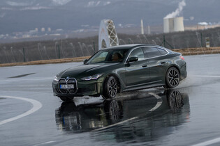 Projeli jsme základní BMW i4 i ostrou verzi M50 na silnicích i polygonu