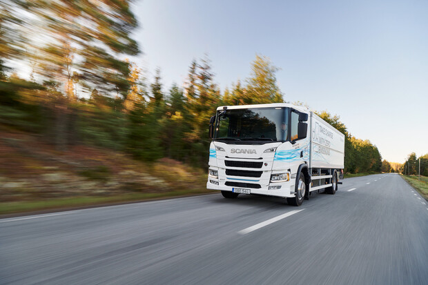 Návrat lidového elektromobilu, Scania investuje do nákladních elektromobilů a další