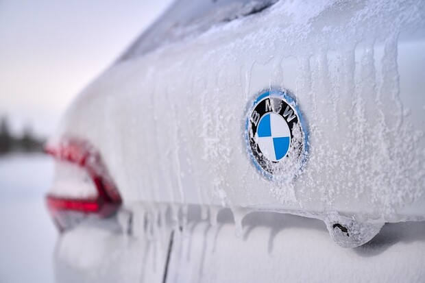 Podívejte se: BMW iX5 Hydrogen prochází zimními testy v blízkosti polárního kruhu