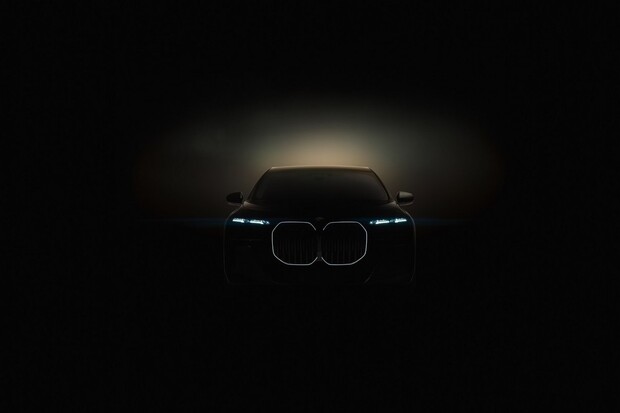 BMW láká na luxusní elektromobil i7. Zadní sedadla přemění na exkluzivní kinosál