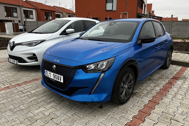 Kdo vyhraje v souboji Francouzů? Peugeot e-208, nebo Renault ZOE?