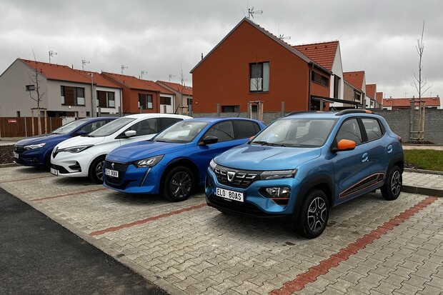 Vyhraje v městském provozu trojice elektromobilů nad LPG?