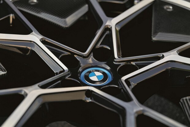 BMW bude od roku 2024 používat udržitelným způsobem vyrobená kola z lehkých slitin