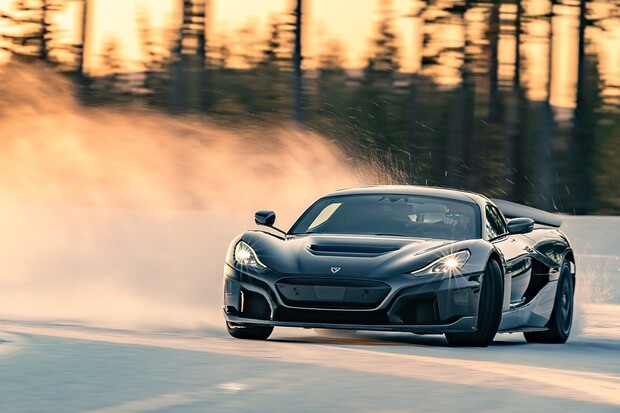 The Snow Must Go On! Rimac Nevera víří sníh ve Švédsku