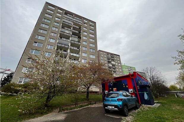 Dojíždění s elektromobilem ze satelitu do práce je levnější než MHD