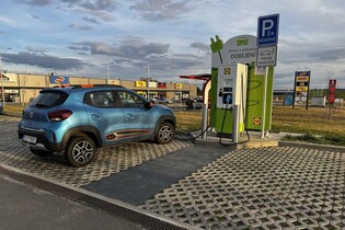 Hodiny bezplatného nabíjení u Lidlu končí! Nyní bude každý poctivě platit