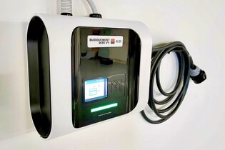 ChargeUp dodá nabíjecí infrastrukturu elektromobilů Komerční bance
