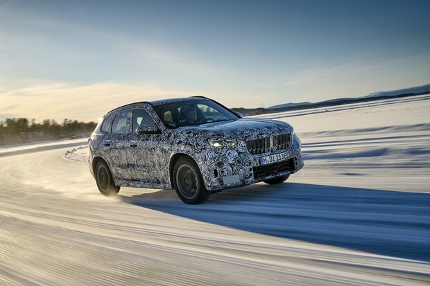 Závěrečné zimní testování nového BMW iX1. Sníh a led proti elektrickému pohonu