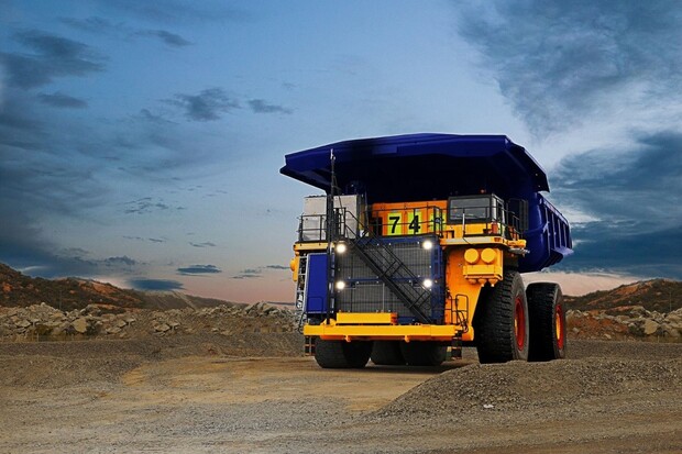 Největší nákladní vůz na světě používá vodík. Najdeme ho v Jižní Africe