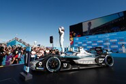 Berlín ePrix: Mercedes dominoval, bere první čtyři pozice. Vyhrál obhájce de Vries