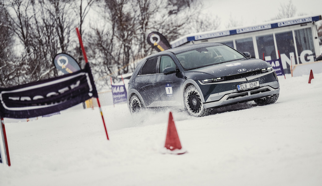 Projeli jsme elektromobil Hyundai Ioniq 5 na ledu a sněhu