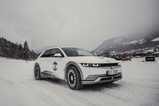 Projeli jsme elektromobil Hyundai Ioniq 5 na ledu a sněhu