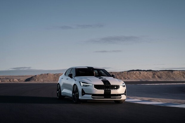 Polestar vyrobil sto tisíc kusů modelu 2. Výroční verze putuje do Irska
