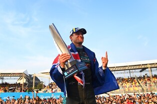 Jakarta ePrix: Jaguar opět na vrcholu, Evans letos vyhrál již potřetí