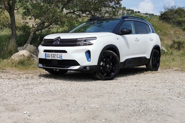 Příští Citroën C5 Aircross nemine velká elektrifikace. Dostane kabel i baterku