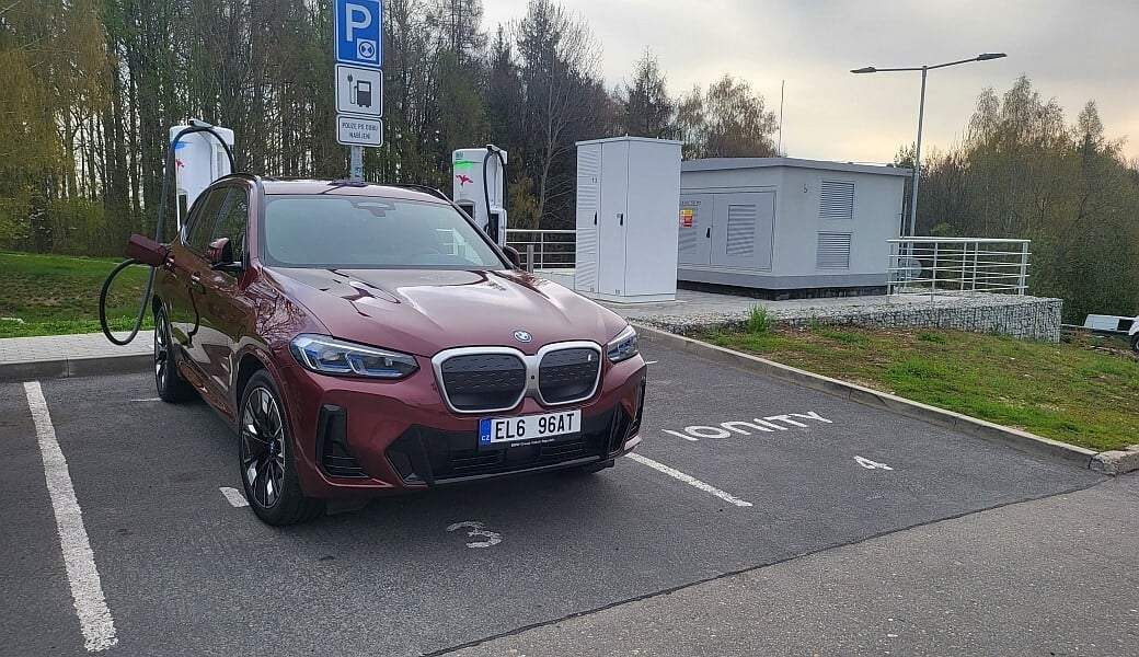 Jako za Husáka. S BMW iX3 na cestě z Prahy do Bratislavy