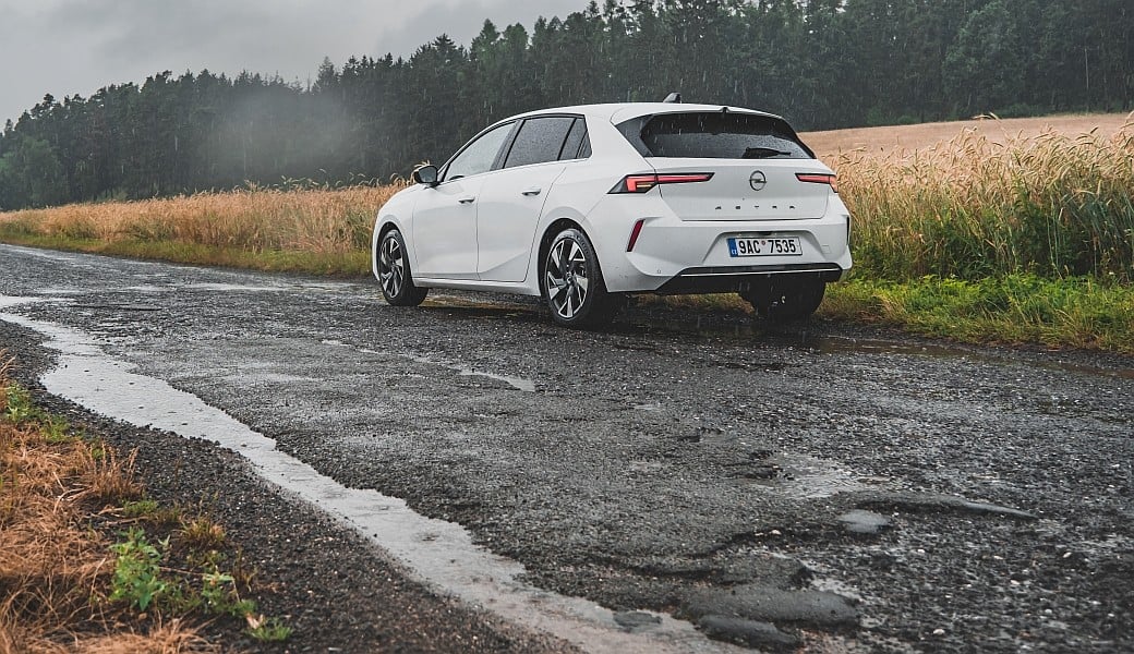 Opel Astra na českém trhu. Plug-in hybrid chce změnit pravidla hry