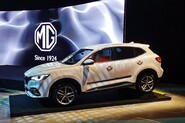 Britská legenda MG je v Česku, přináší levný plug-in hybrid MG EHS 1.5T PHEV