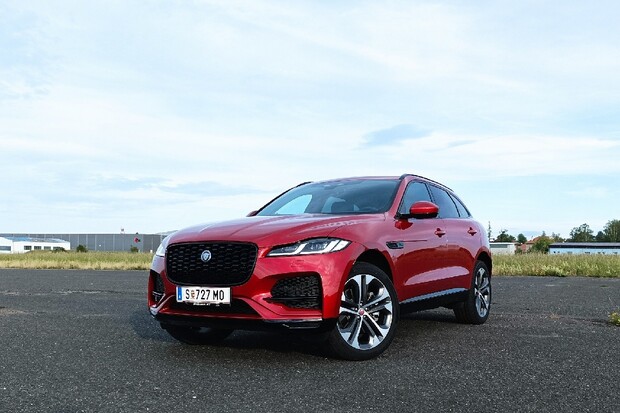 Plug-in hybridní Jaguar F-Pace nyní ujede o kus dále. Dostal i více výbavy