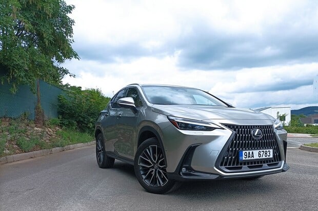 Lexus NX byl zvolen nejlepším luxusním SUV střední třídy