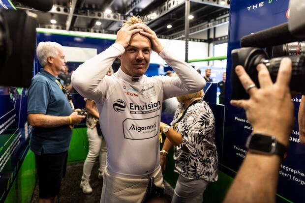 New York ePrix: bláznivý závod ukončil déšť. Vyhrál Cassidy, přestože boural