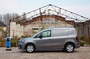 Renault Kangoo Van E-Tech on the Czech market.  It costs less than a million crowns and will travel 300 kilometers
