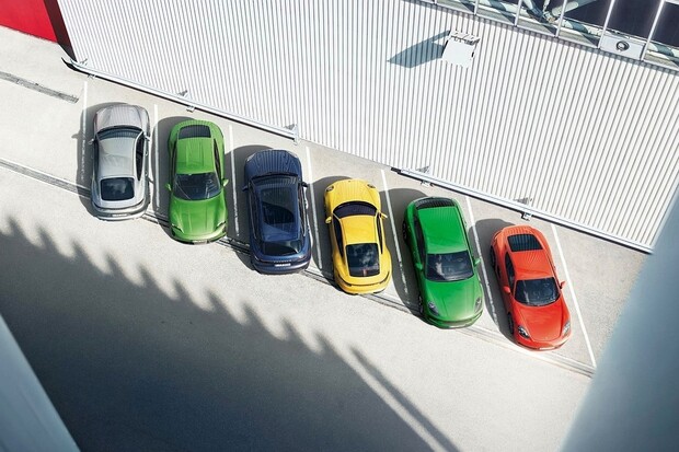 Porsche chystá high-endové elektrické SUV, větší než Cayenne