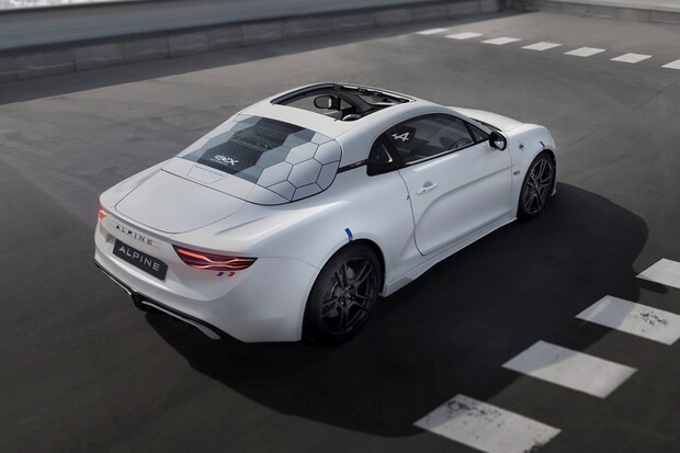 Převodovka hlásí příchod! Alpine uvedla kupé A110 E-ternity s řazením