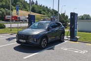 Vyhodnocujeme spotřebu i náklady plug-in hybridu Hyundai Tucson PHEV – Jak to vyjde, když započítáme každé tankování i nabíjení?