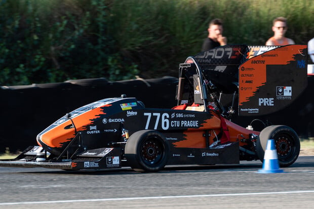 Jak si autonomní formule českého týmu eForce vedla na závodech v Itálii? 