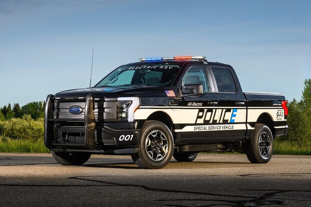 Ford představil policejní Ford F-150 Lightning. Respekt si sjedná hned