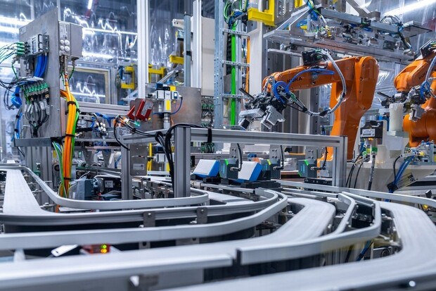 BMW rozšiřuje výrobu baterií v Lipsku investicí téměř 2 miliardy korun